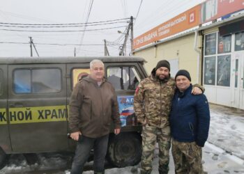 Сосновскому священнику на СВО привезли передвижной храм. Нужны ноутбуки