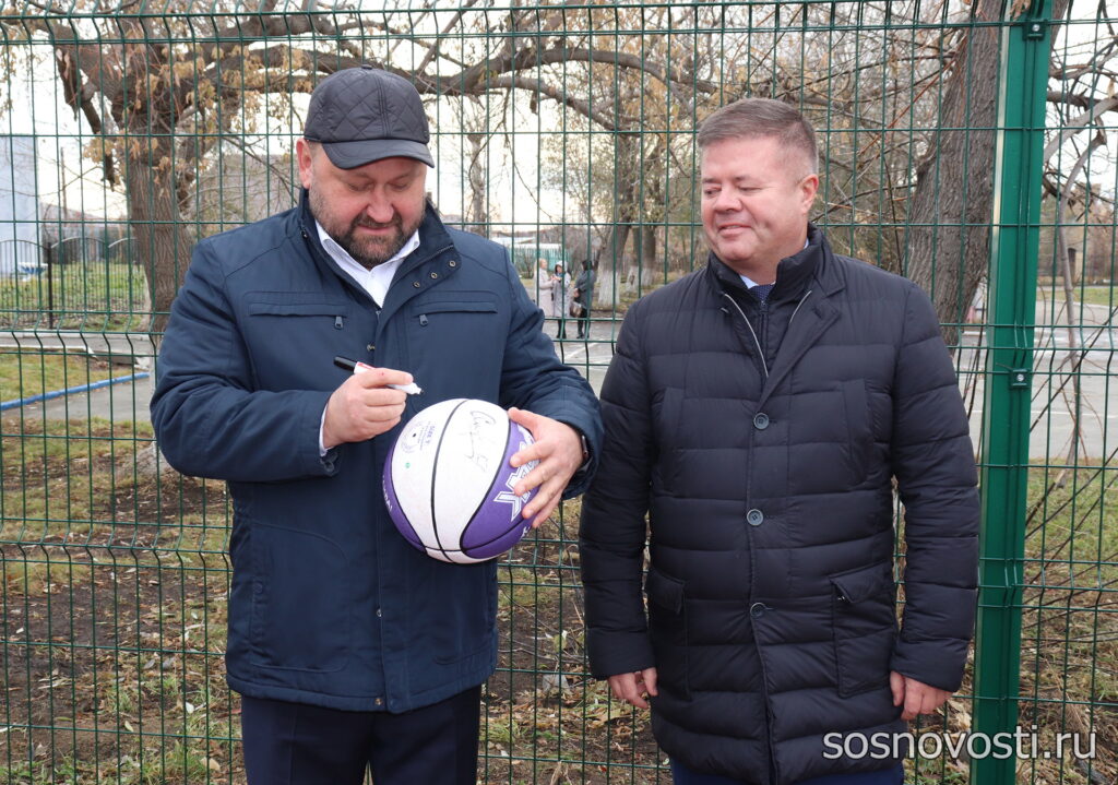 Мяч в кольцо и гол в ворота: в Кременкуле открыли две спортивные площадки