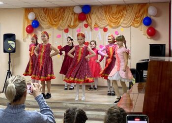 В Томинском мамам подарили стихи и песни