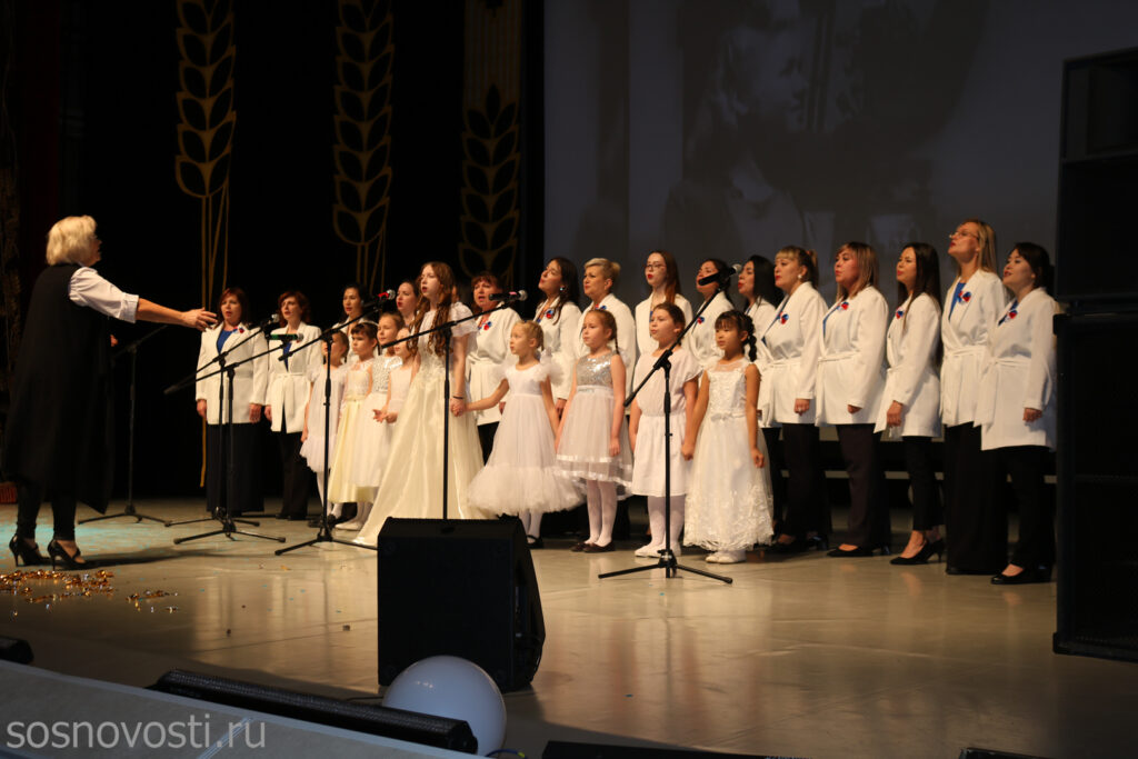 Самых поющих педагогов Сосновского района определили на «Битве хоров»