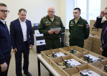 Челябинский губернатор передал спецтехнику уральским танкистам