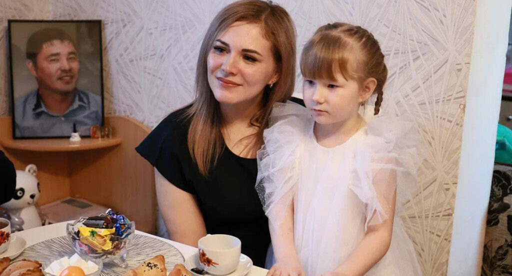 Губернатор Челябинской области поздравил детей из Трубного