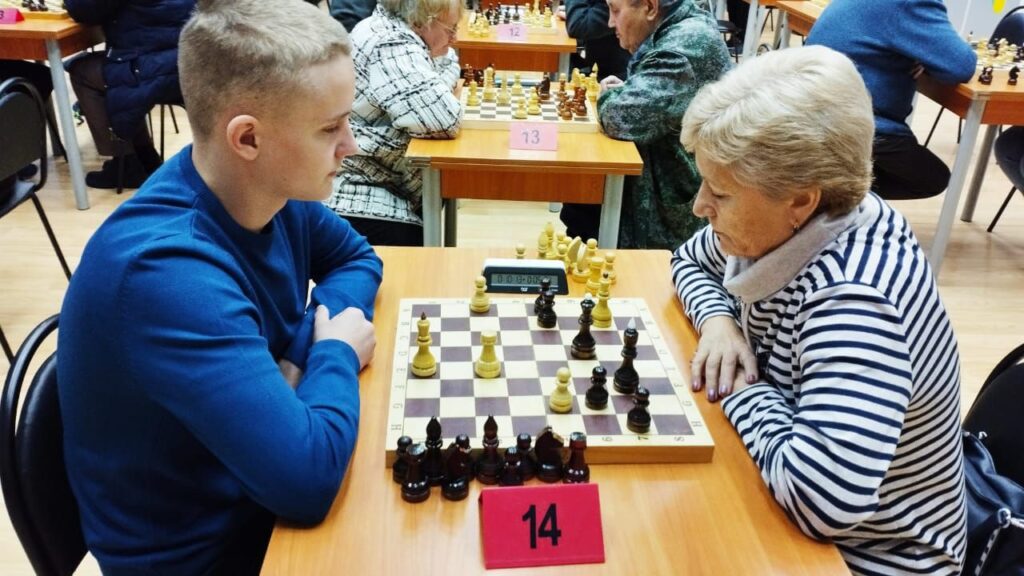 Шахматисты разыграли кубок Михаила Лежнева