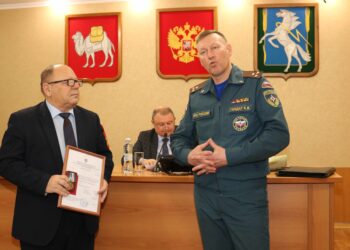 Александру Глинкину вручили медаль МЧС России