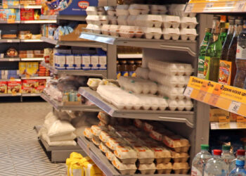 Губернатору пожаловались на подорожание яиц и макарон