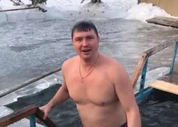 Южноуральцы окунулись в купели на Крещение
