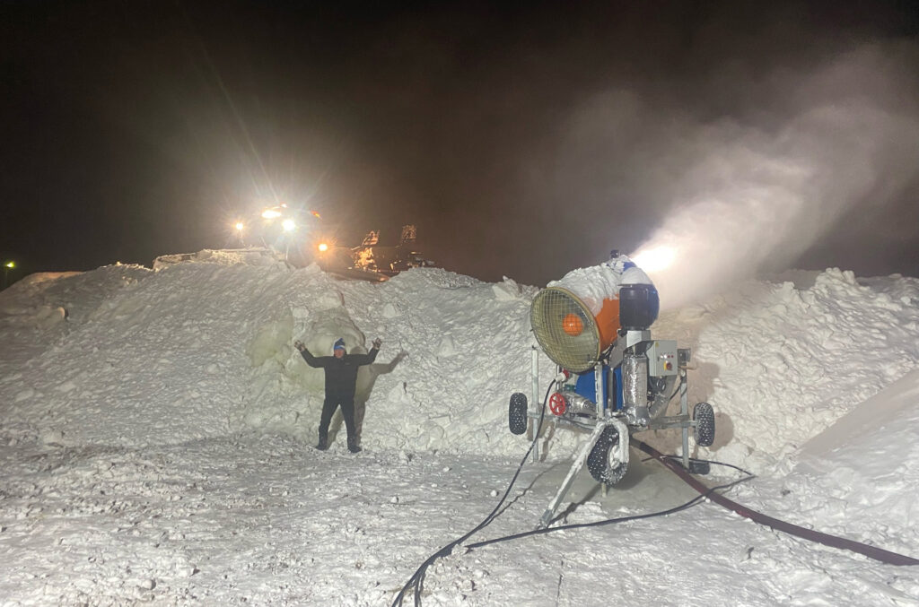 Снег круглый год: в Полетаево построили хранилище для снега