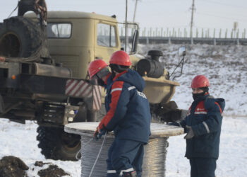 В посёлках Сосновского района восстанавливают электроснабжение