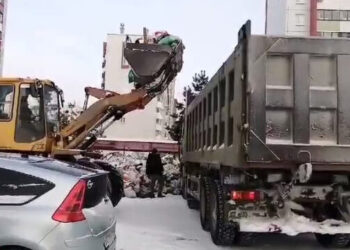 В Сосновском районе начали убирать прошлогодний мусор