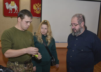 Прибывшему в отпуск участнику СВО передали новый квадрокоптер