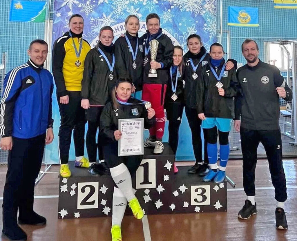 Сосновские футболистки взяли «серебро» на зимних сельских играх