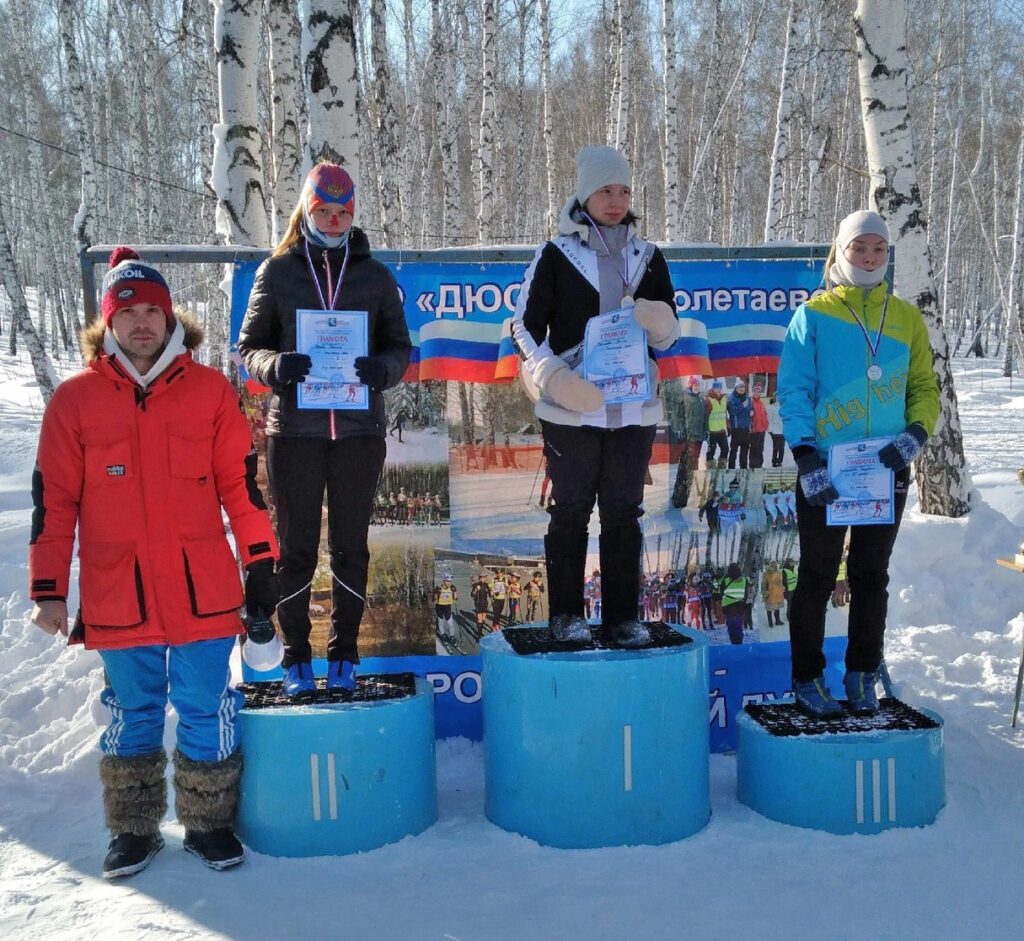 В Полетаево прошли лыжные гонки среди школьников