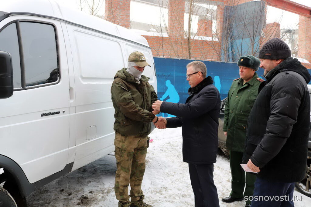 Новый автомобиль для фронта передали защитнику из Сосновского района