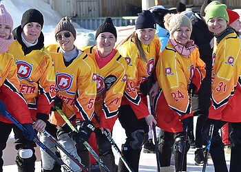 Хоккеистки в валенках растопили кременкульский лед