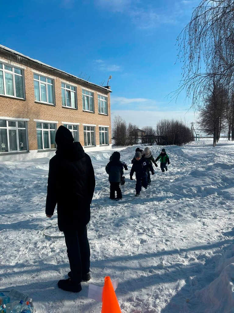 Начальные классы школы поселка Полевой приняли участие в «Зарничке»