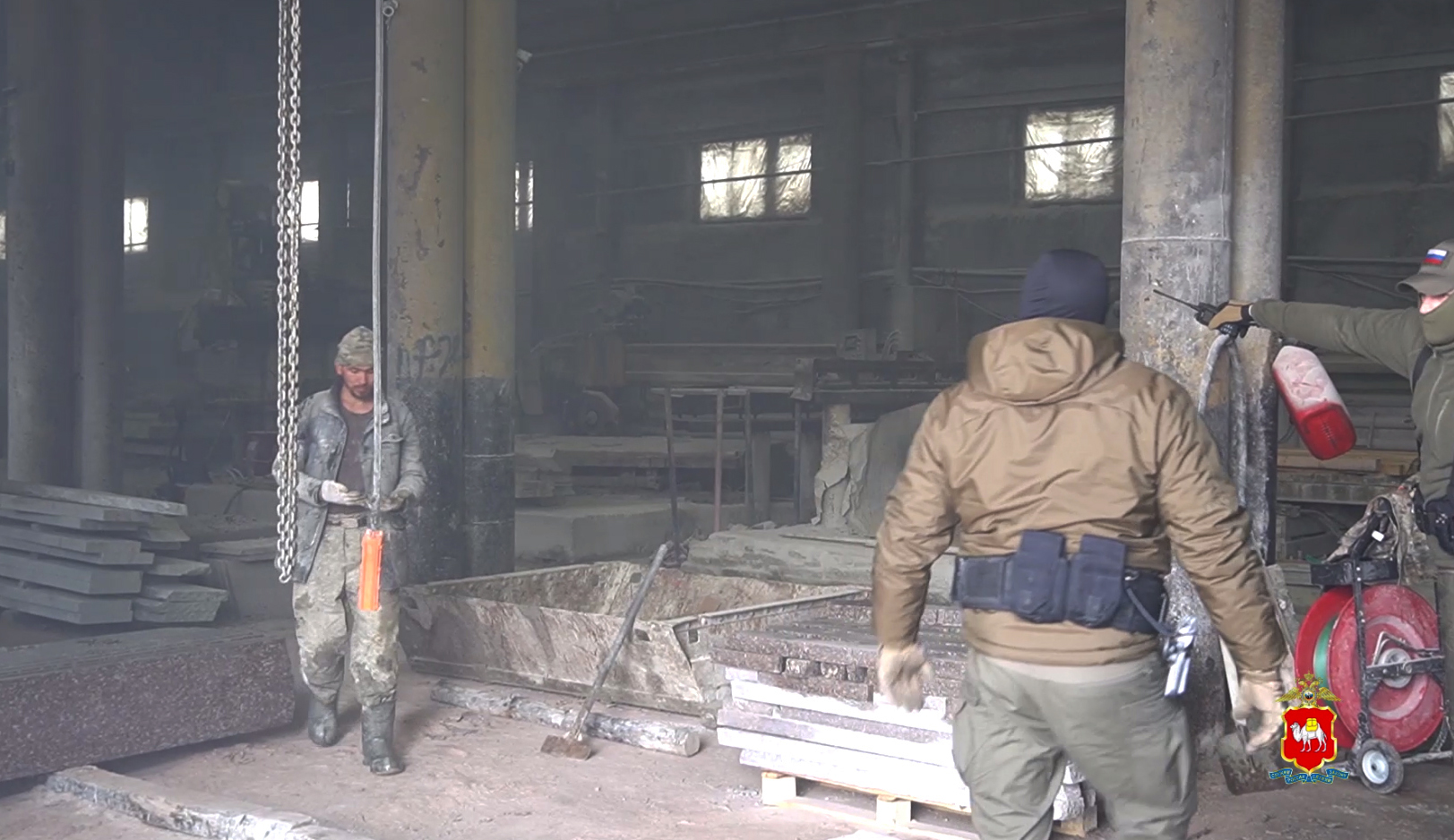 В цехе обработки камня в Ключевке незаконно работали иностранцы