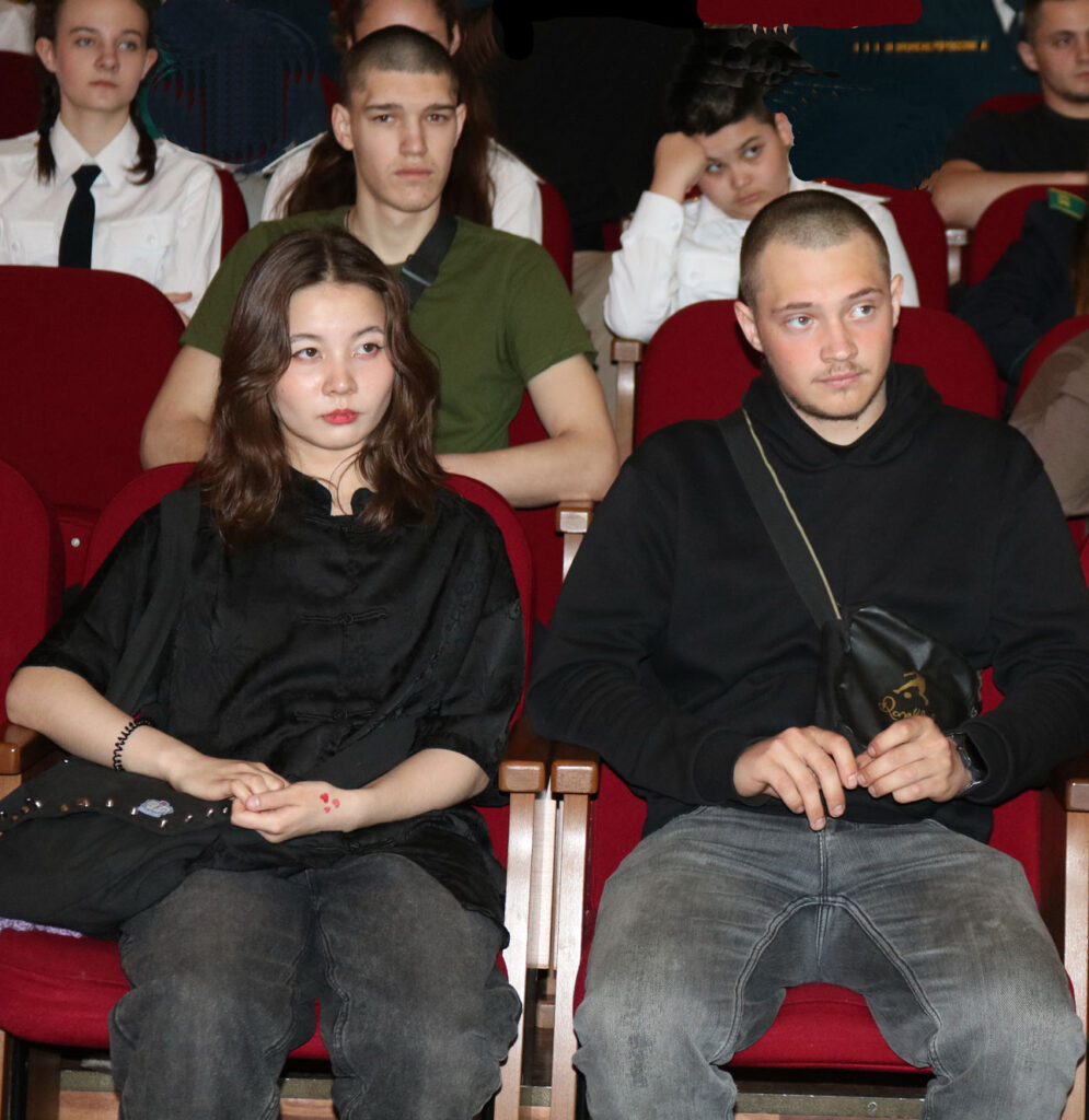 Юношей и девушек из Сосновского района пригласили на День призывника