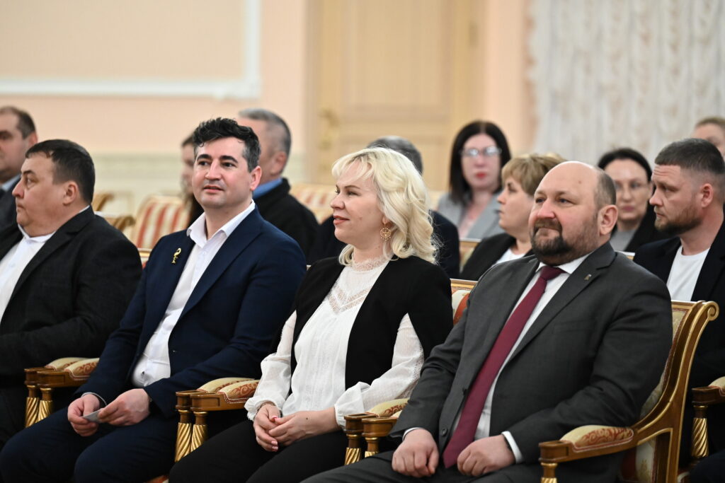 Жители Челябинской области получили государственные и региональные награды