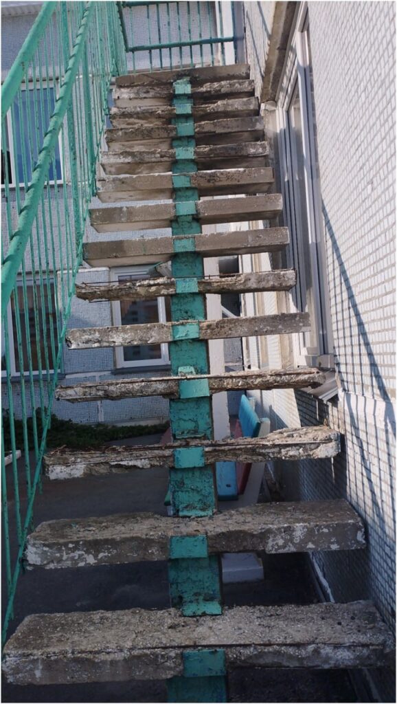 В детских садах Рощино отремонтируют эвакуационные лестницы
