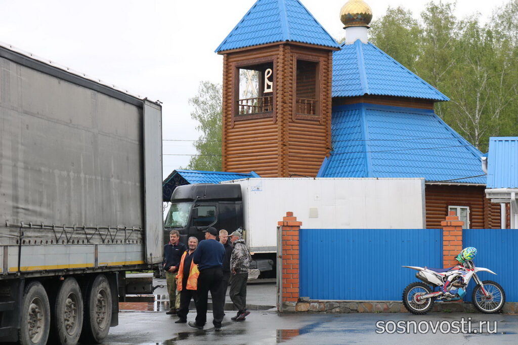 Внедорожник, стройматериалы, помощь госпиталю: для бойцов загрузили две машины