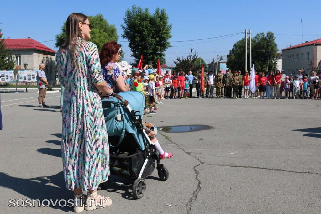 Память павших в годы Великой Отечественной войны почтили сегодня в Долгодеревенском