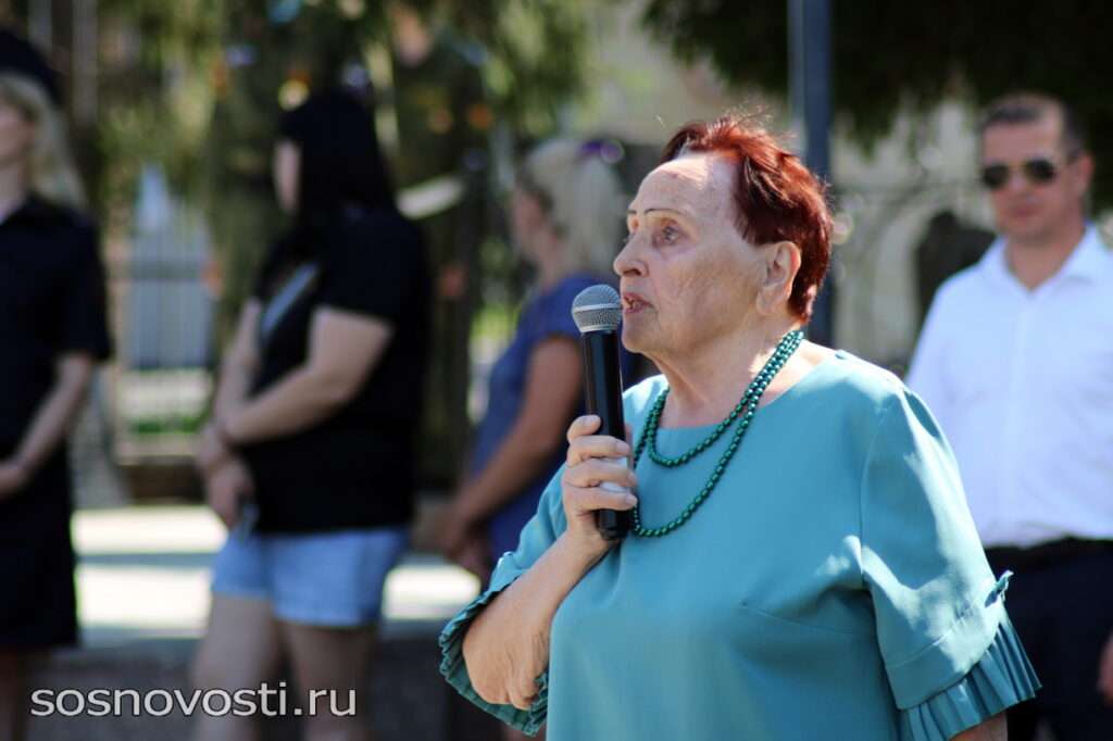 Память павших в годы Великой Отечественной войны почтили сегодня в Долгодеревенском