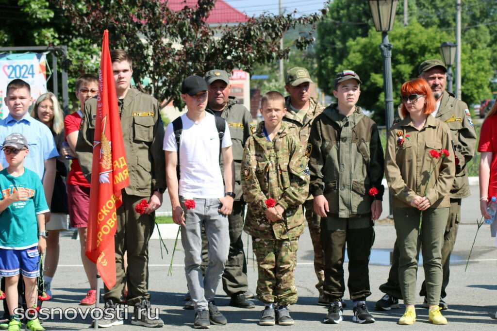 Память павших в годы Великой Отечественной войны почтили сегодня в Долгодеревенском