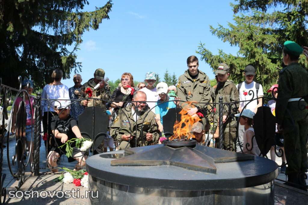 Память павших в годы Великой Отечественной войны почтили сегодня в Долгодеревенском