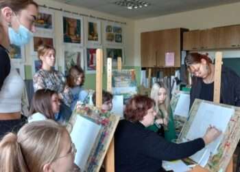 Другая реальность: в Долгодеревенской ДШИ состоялся выпуск юных художников