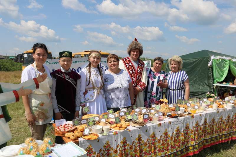 Как в Сосновском районе министра баурсаками угощали