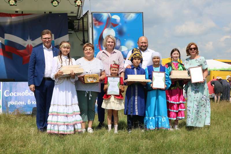 Как в Сосновском районе министра баурсаками угощали