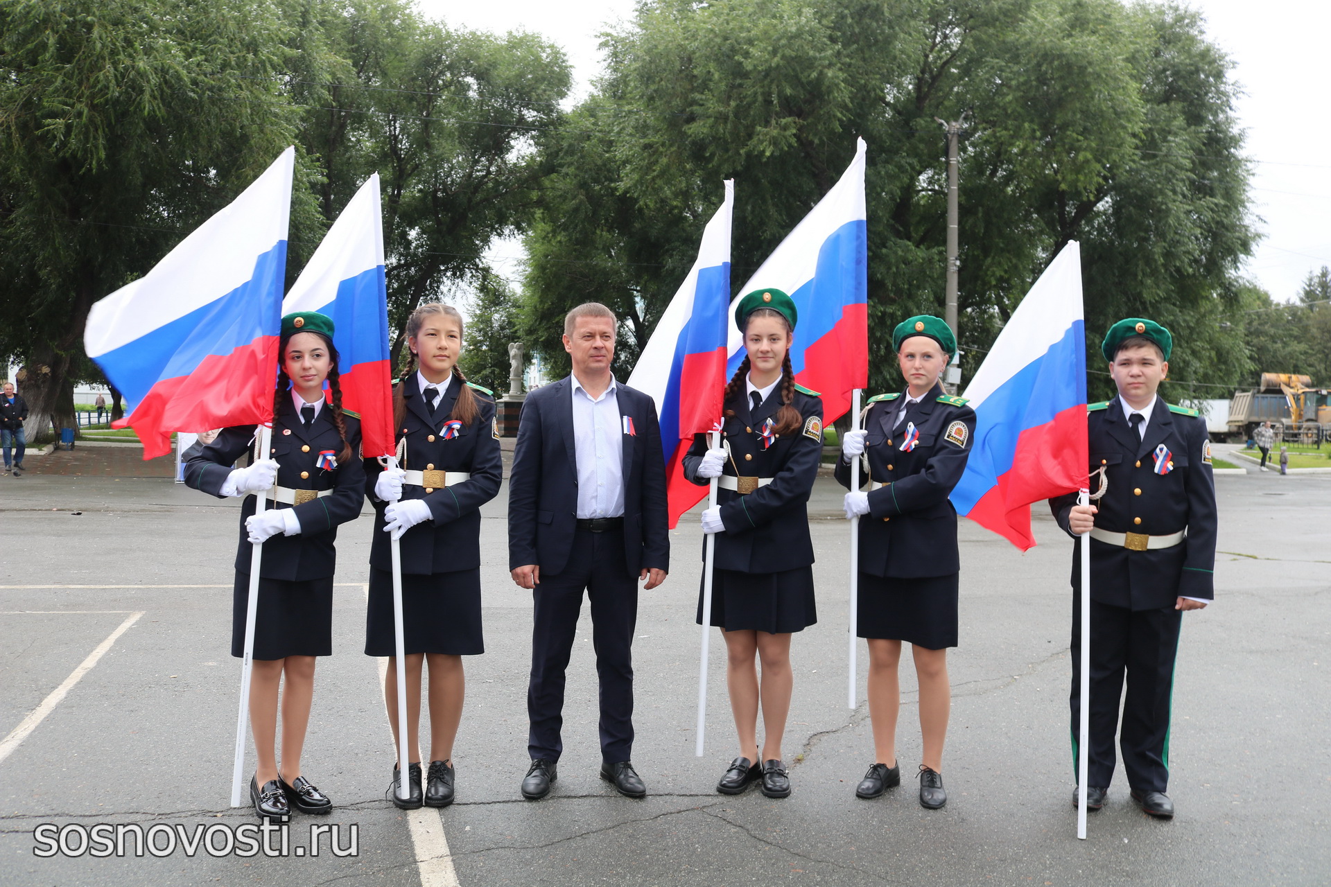 «Теперь мы в ответе за свои поступки»: в День флага школьникам вручили паспорта