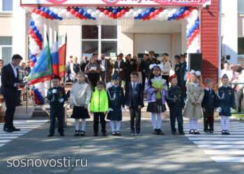 Первый звонок в Кременкульской школе отметили с котом Леопольдом