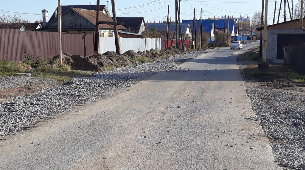 В Долгодеревенском расширят улицу и построят на ней тротуар