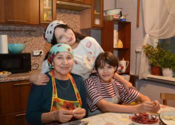 Многодетная мама из Ужевки помогает ухаживать за ранеными в госпитале под Донецком