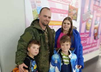 Между нежностью и стойкостью: легко ли быть женой военного и мамой двух сыновей