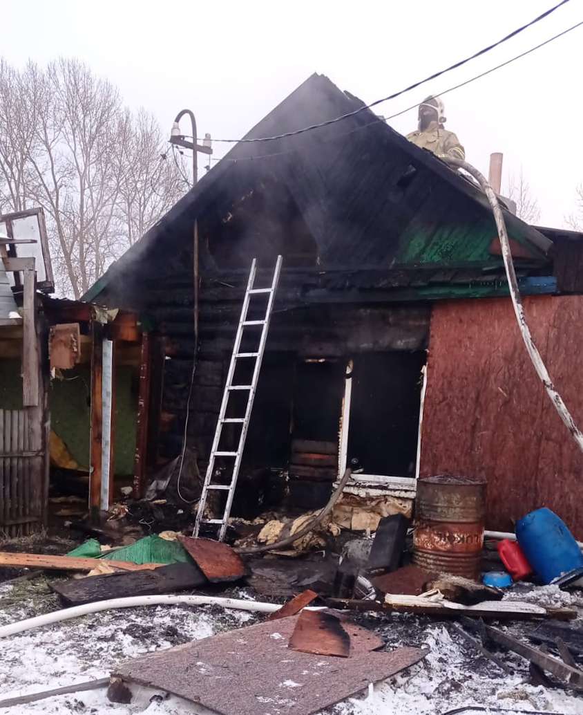 В Полетаево вспыхнул жилой дом