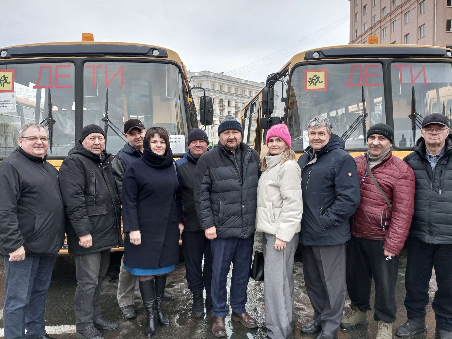 Школы Сосновского района получили новые автобусы