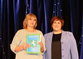 Жителей Солнечного поселения наградили в честь 90-летия Сосновского района