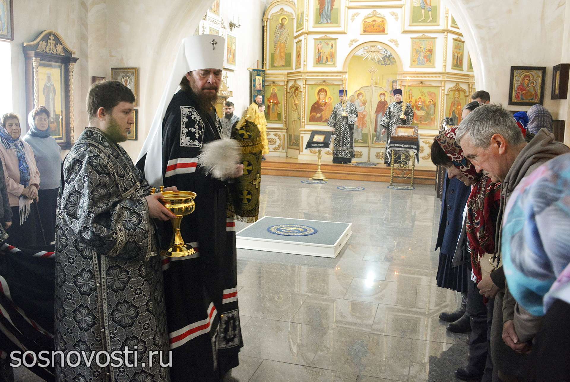 Митрополит Алексий совершил Литургию в храме села Долгодеревенского
