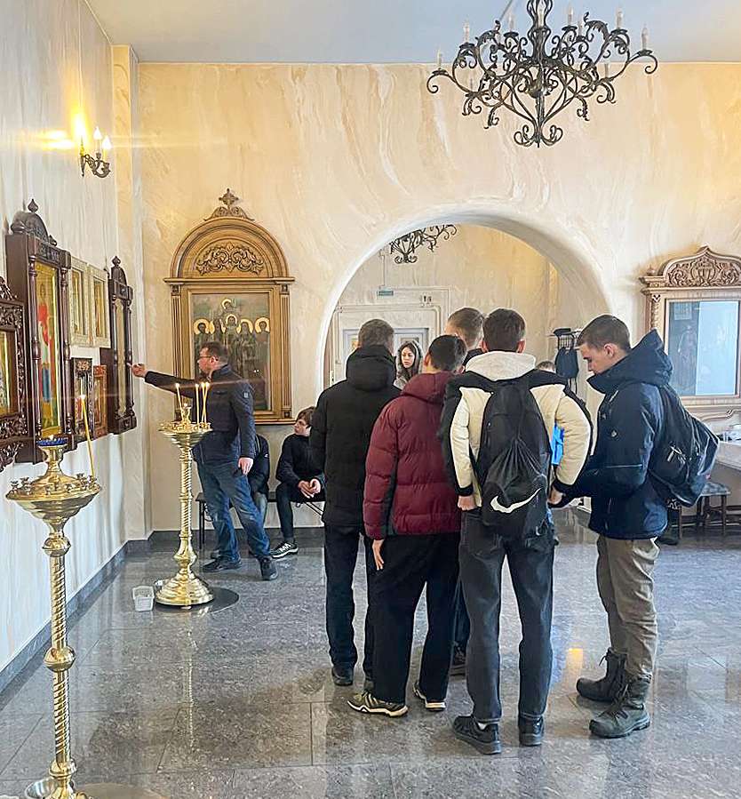 Девятиклассники Долгодеревенской школы побывали в храме