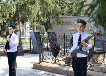 Кадеты встали в почетный караул