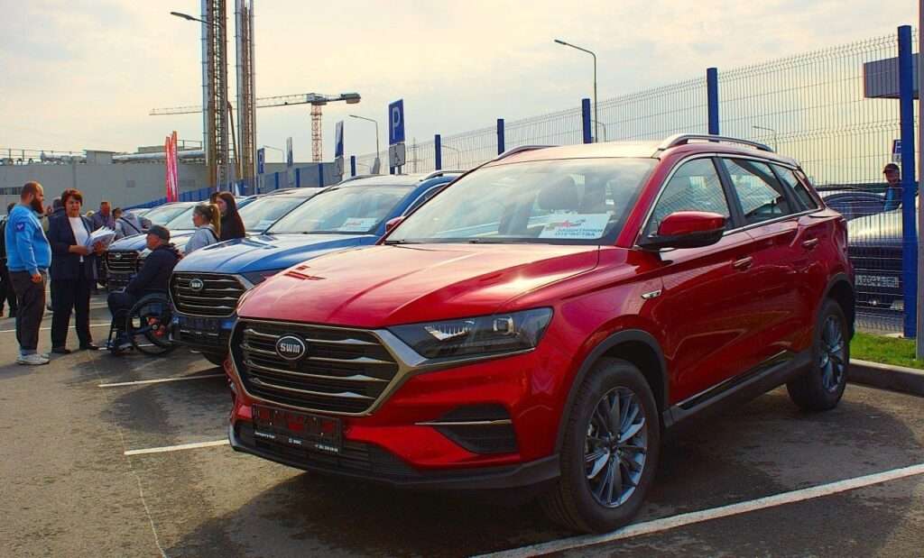 Участник СВО из Сосновского района получил автомобиль, адаптированный под его возможности