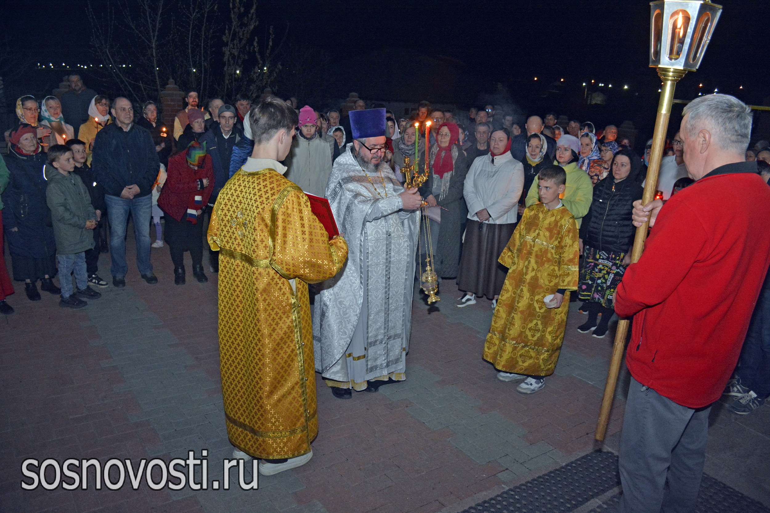 В Долгодеревенском прошел крестный ход и Пасхальная литургия