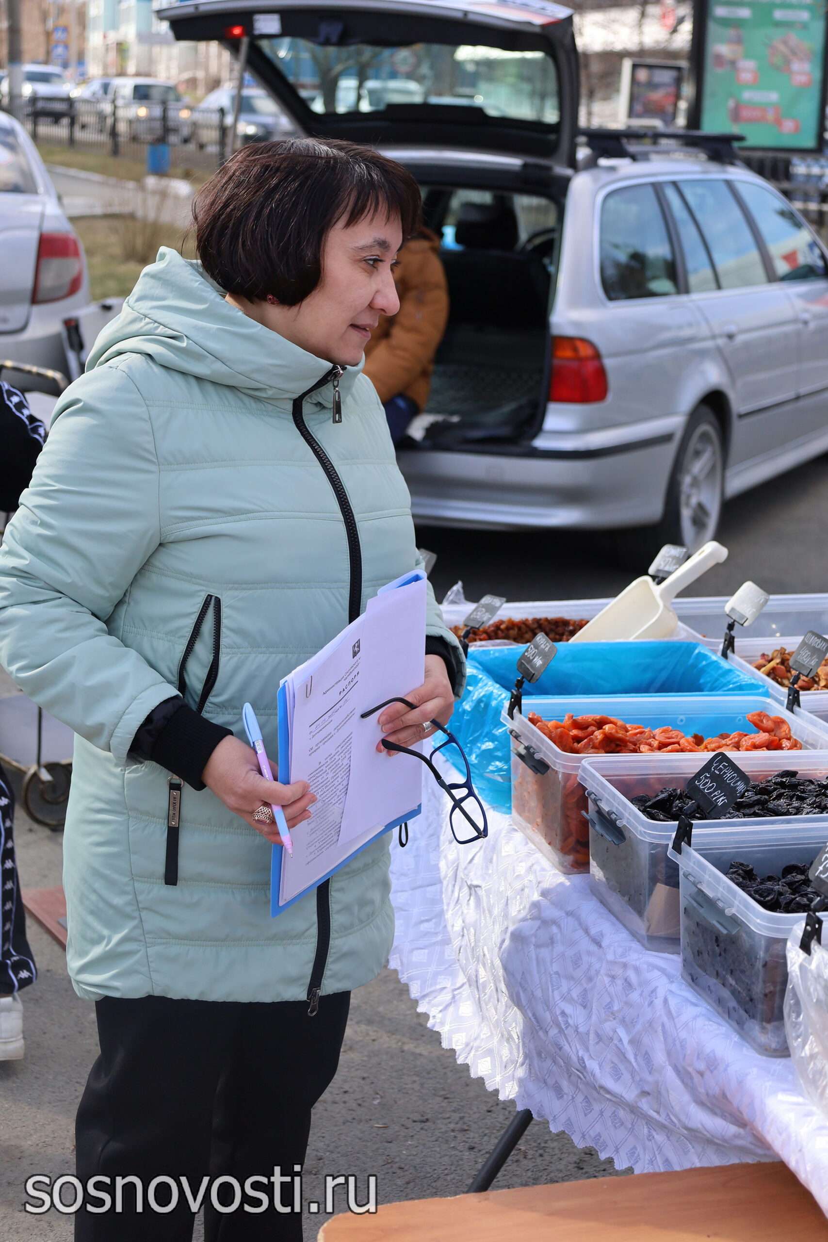 Вкусное от местных: покупатели и фермеры ценят пятничную ярмарку в Долгодеревенском