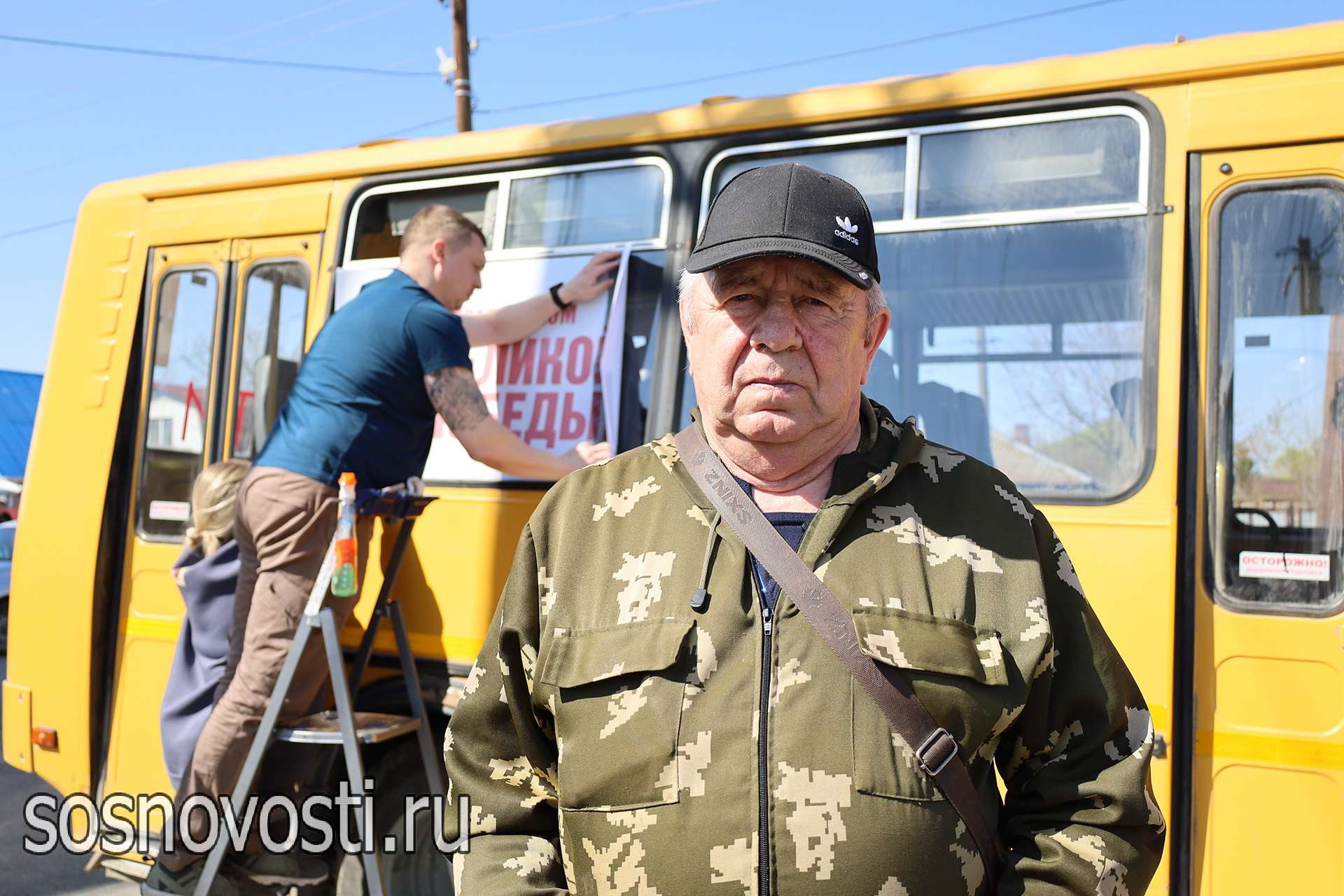 В Сосновском районе украсили школьный автобусы к 9 Мая