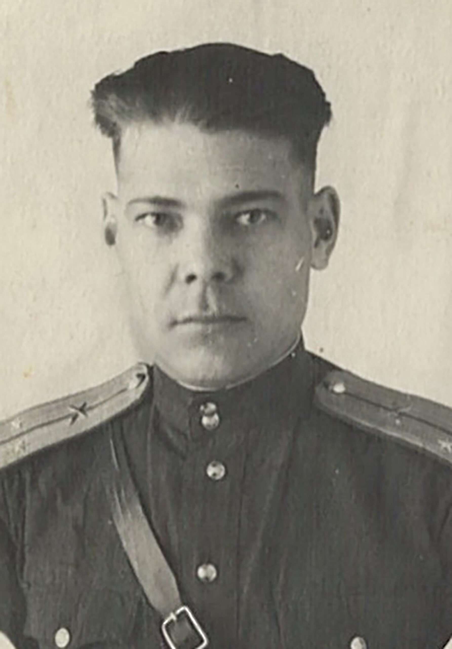 На земле нет семьи такой, где б не памятен был свой герой...