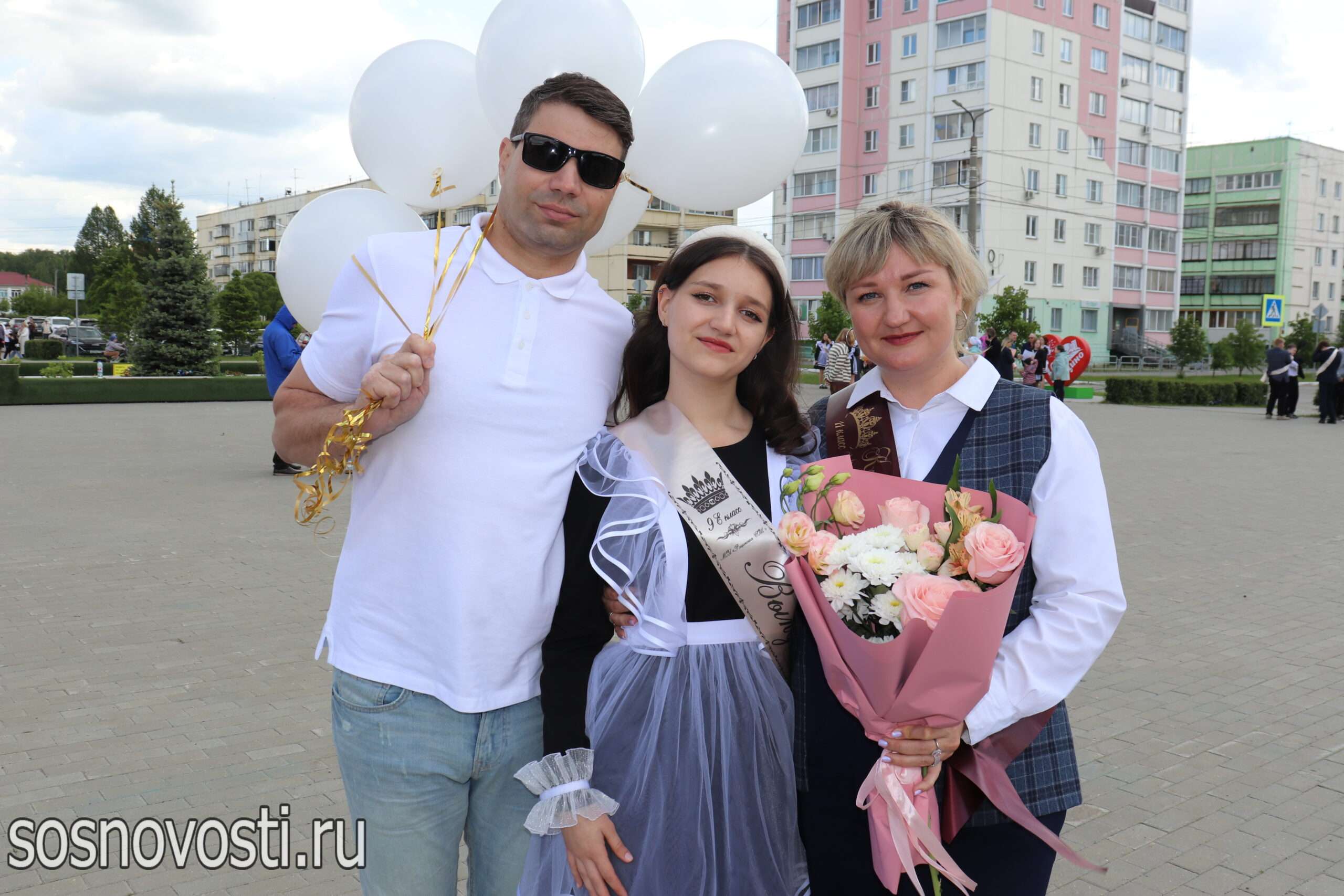 На Последнем звонке в Рощино отметили лучших выпускников