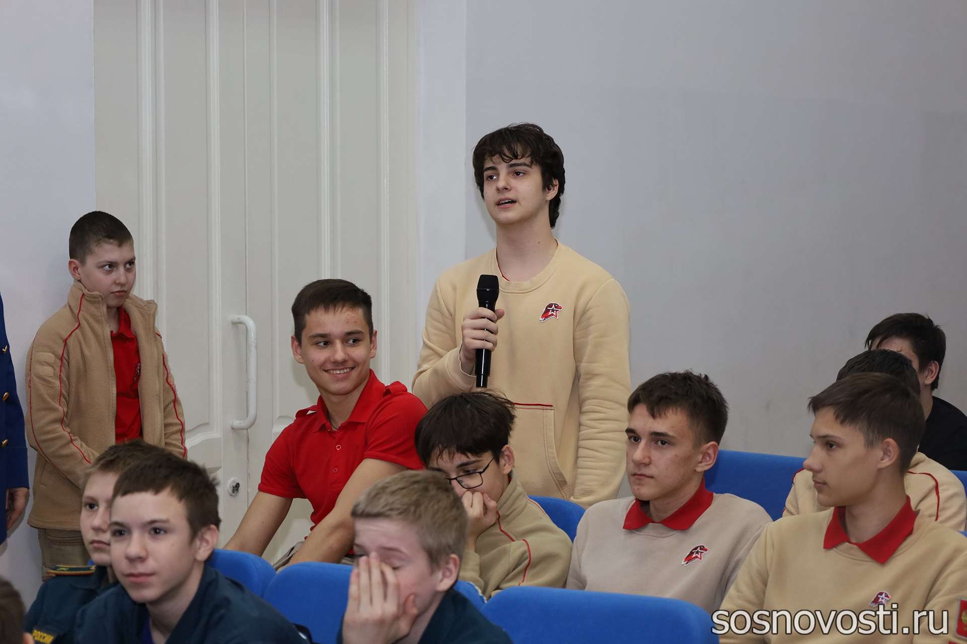 В Долгодеревенской школе участники СВО провели Урок мужества