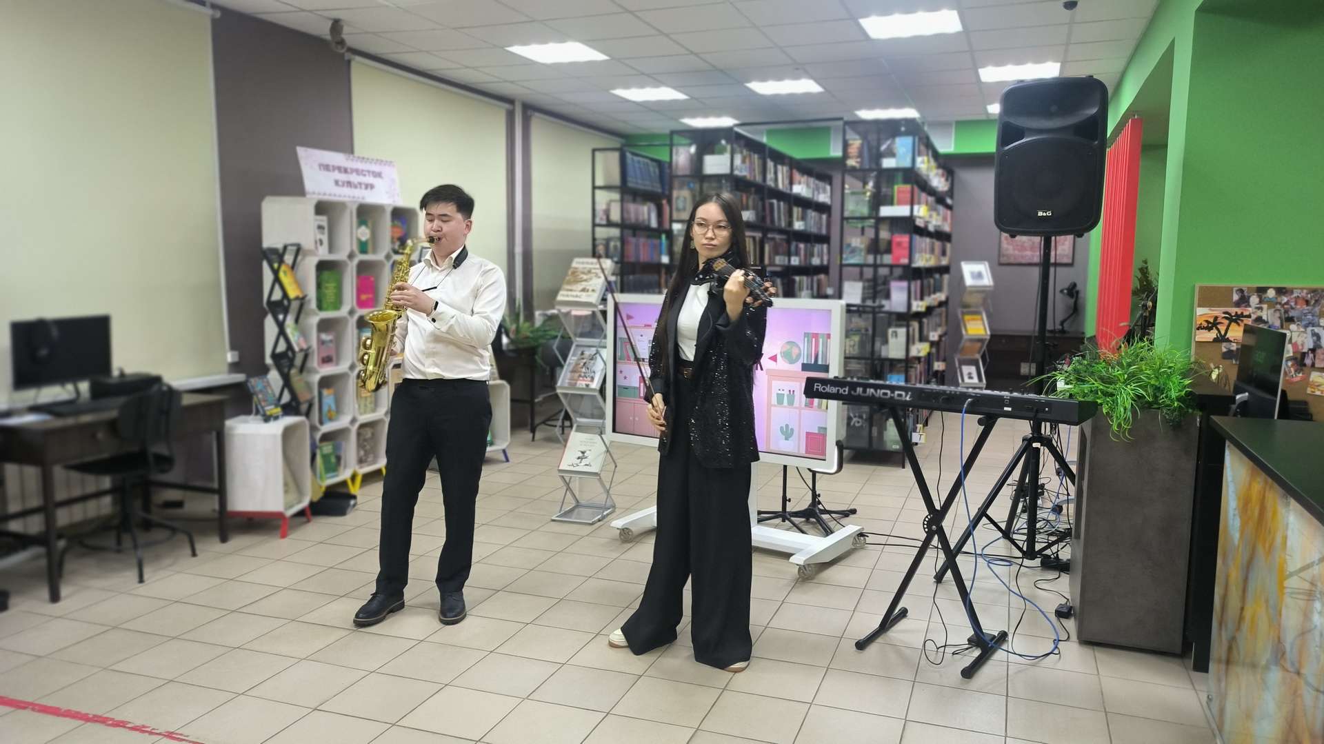 Культурное многообразие района: выставка книг открылась в Полетаевской библиотеке